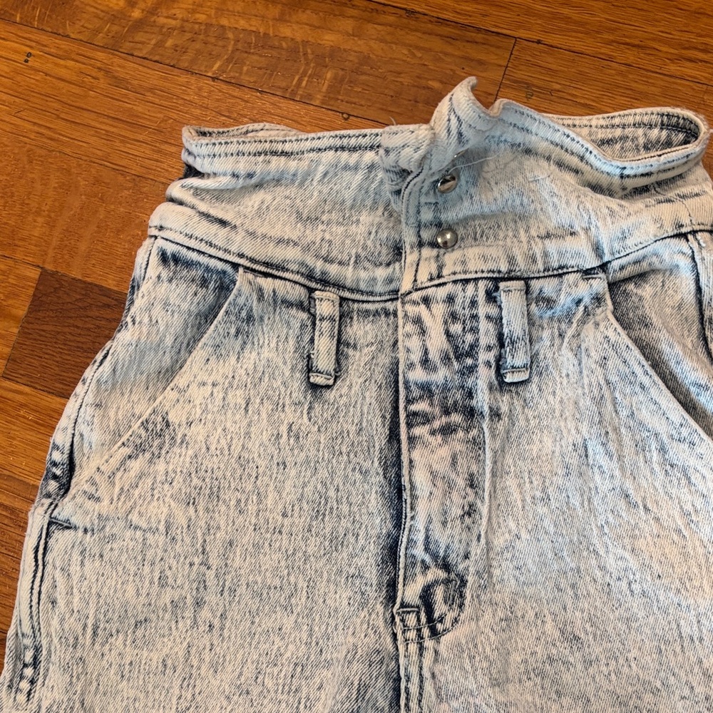 Traffic Light Wash Distressed High-Rise Boyfriend Jeans - Light Blue - Picture 2 of 12